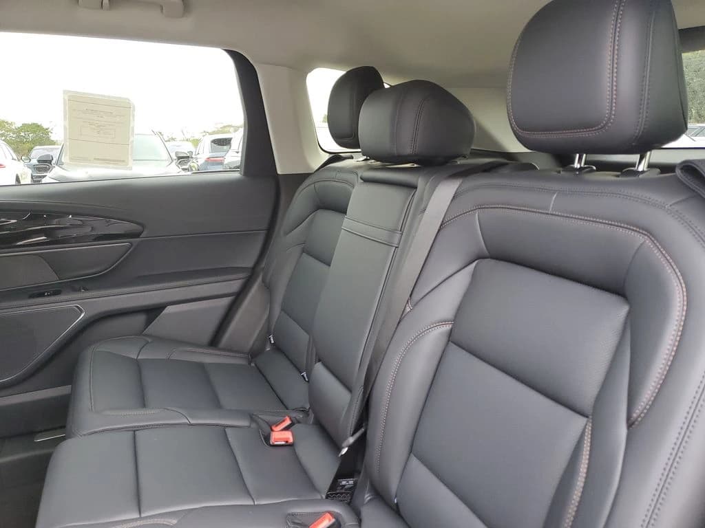 Lincoln Nautilus Premiere AWD 2026 — side view