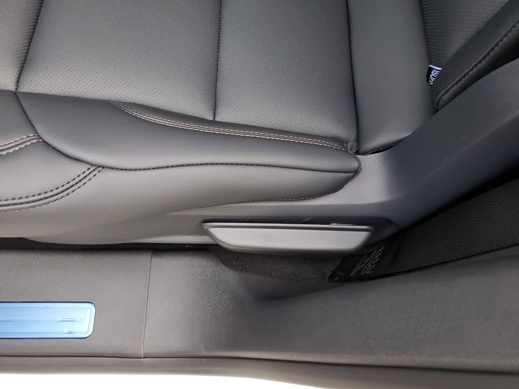 Lincoln Nautilus Premiere AWD 2026 — side view