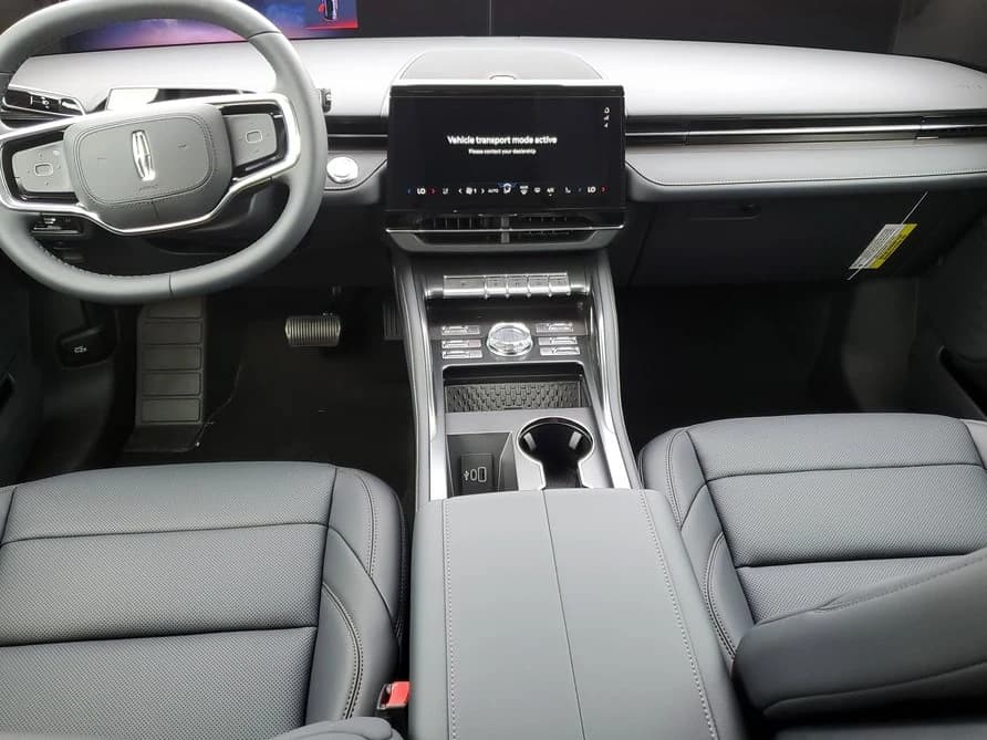 Lincoln Nautilus Premiere AWD 2026 — side view