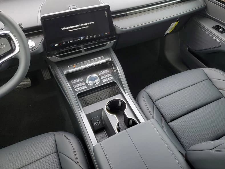 Lincoln Nautilus Premiere AWD 2026 — side view