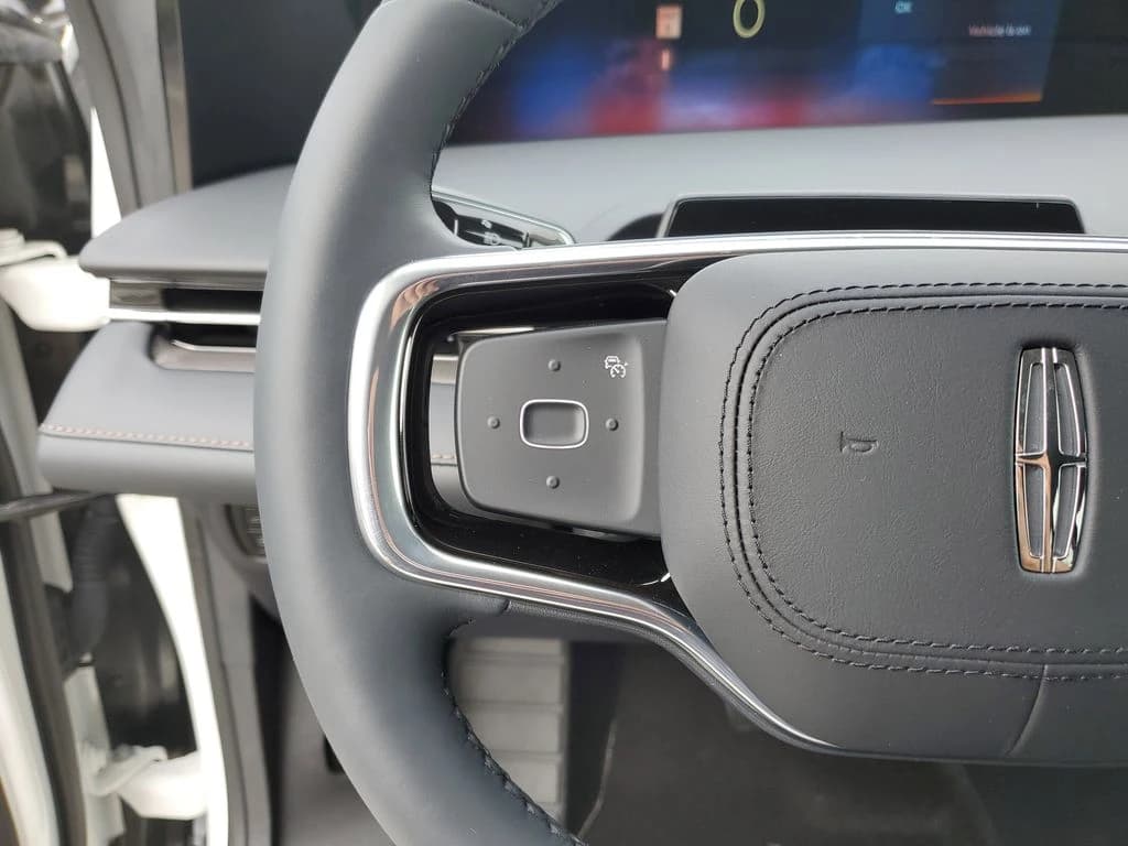 Lincoln Nautilus Premiere AWD 2026 — side view