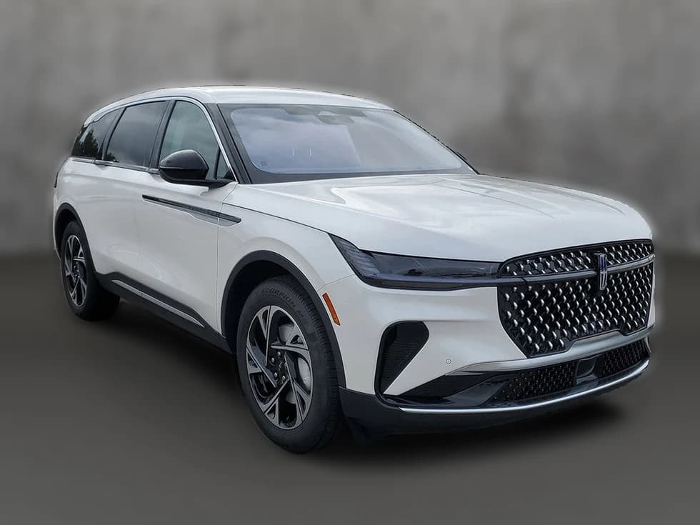 Lincoln Nautilus Premiere AWD 2026 — side view