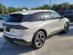 Lincoln Nautilus Premiere AWD 2026 — side view