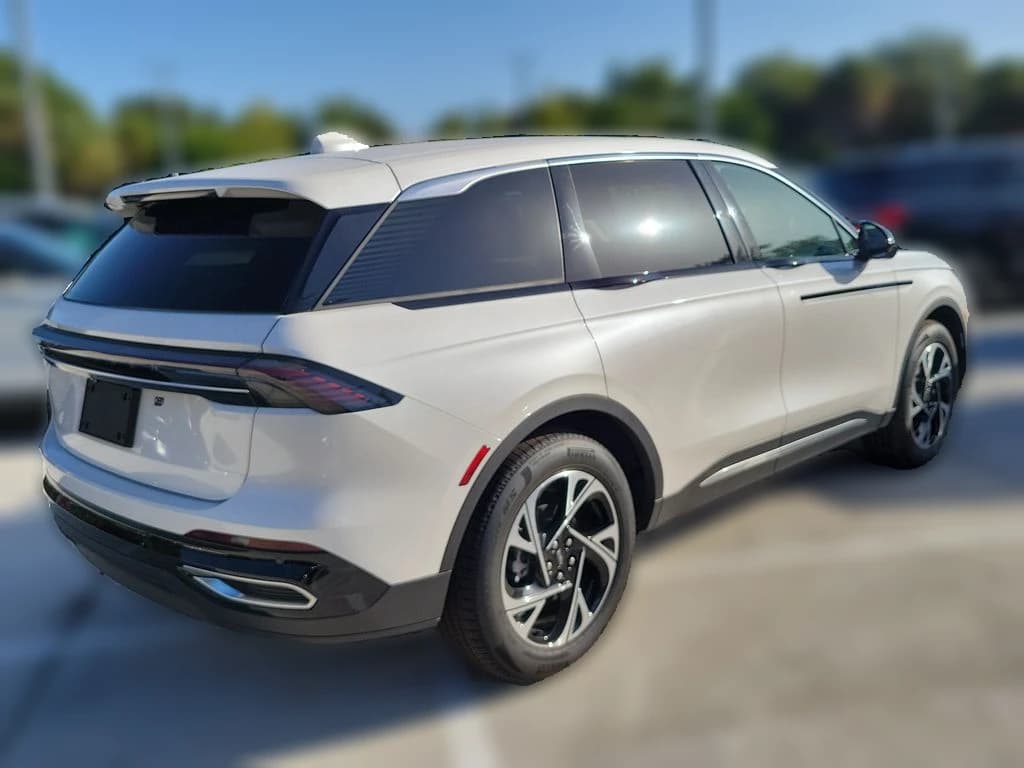 Lincoln Nautilus Premiere AWD 2026 — side view