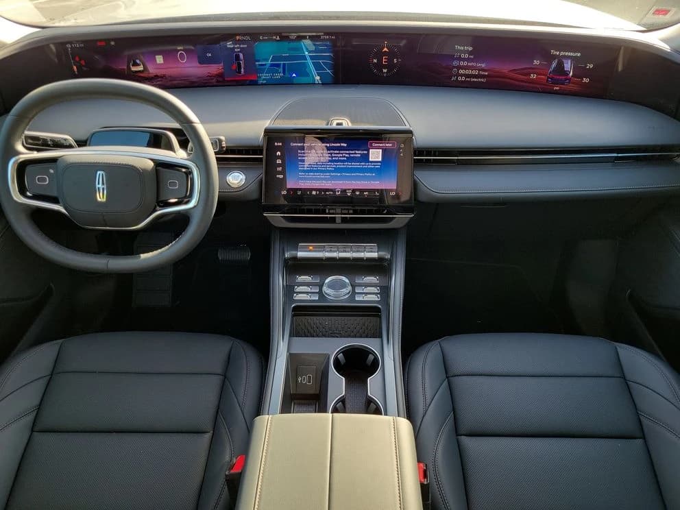 Lincoln Nautilus Premiere AWD 2026 — side view