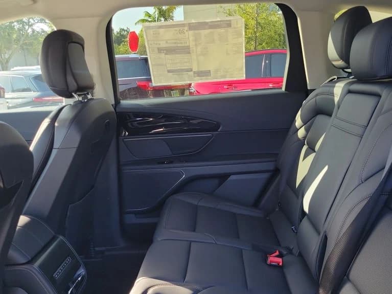 Lincoln Nautilus Premiere AWD 2026 — side view