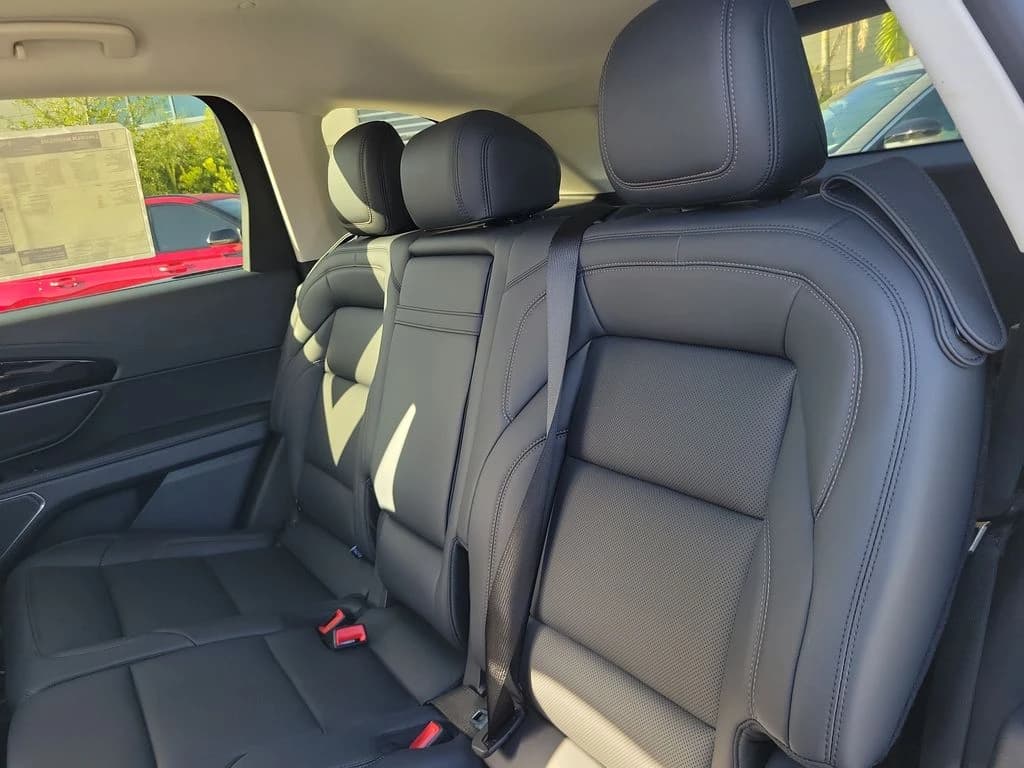 Lincoln Nautilus Premiere AWD 2026 — side view