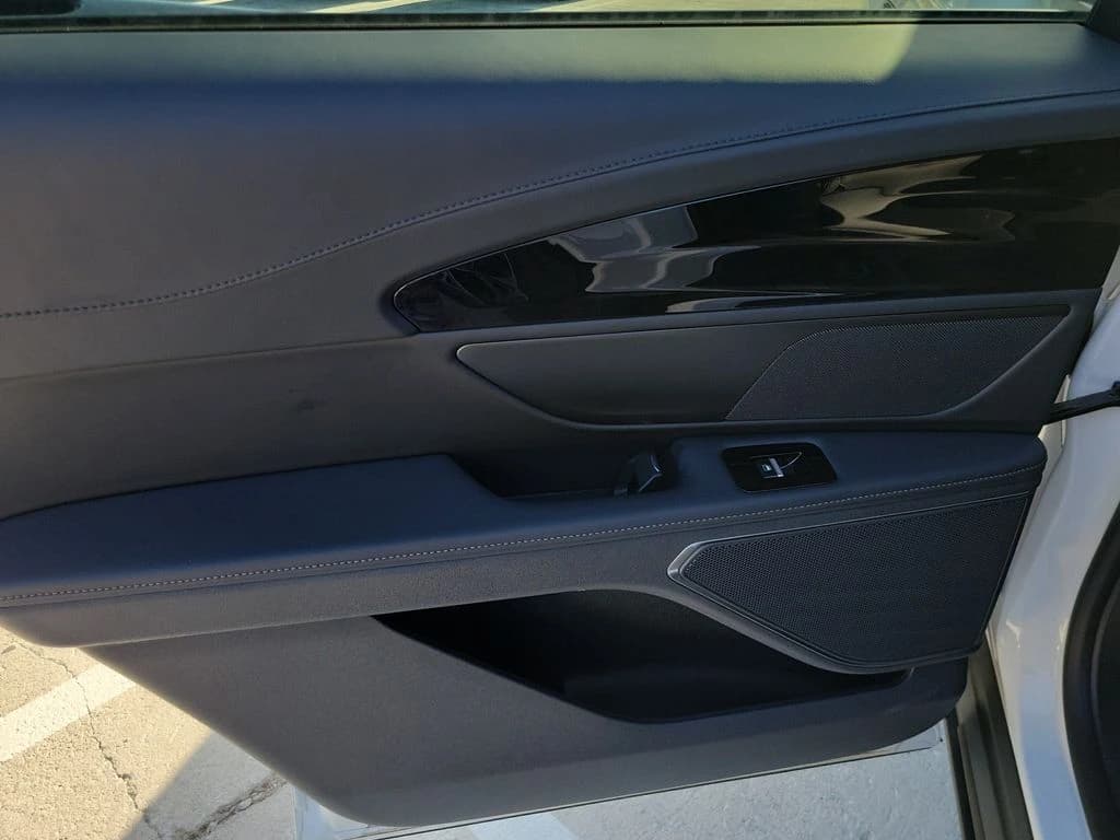 Lincoln Nautilus Premiere AWD 2026 — side view
