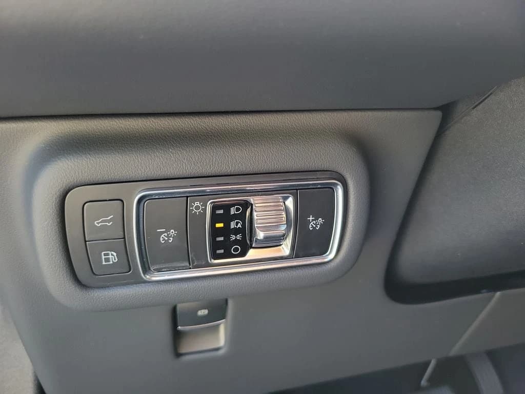 Lincoln Nautilus Premiere AWD 2026 — side view