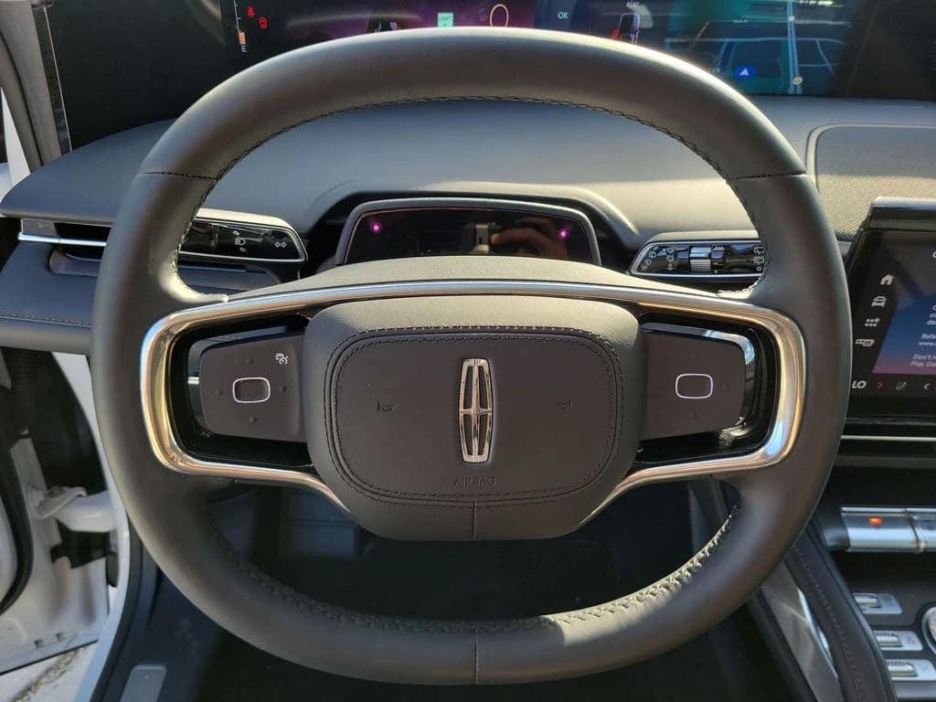 Lincoln Nautilus Premiere AWD 2026 — side view