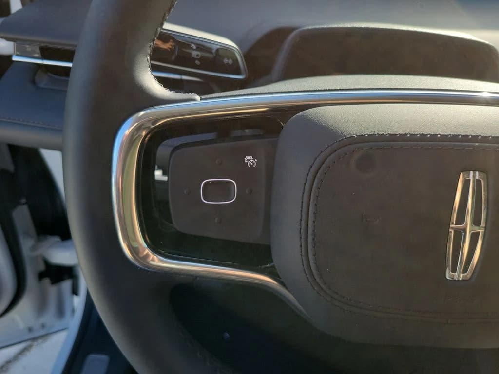Lincoln Nautilus Premiere AWD 2026 — side view