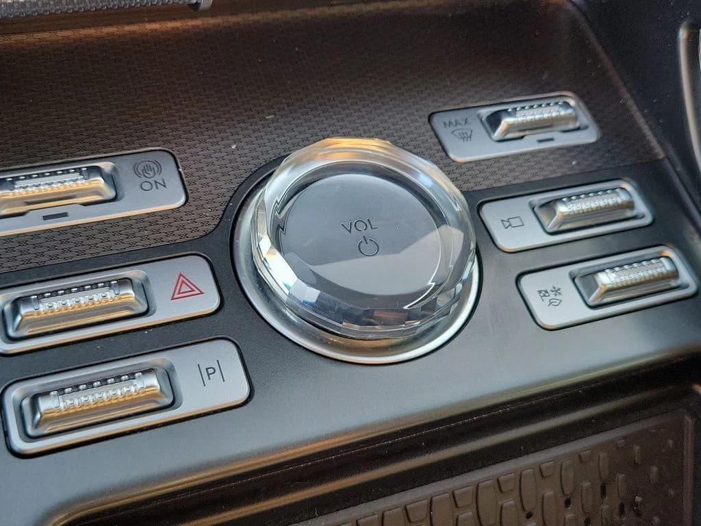 Lincoln Nautilus Premiere AWD 2026 — side view