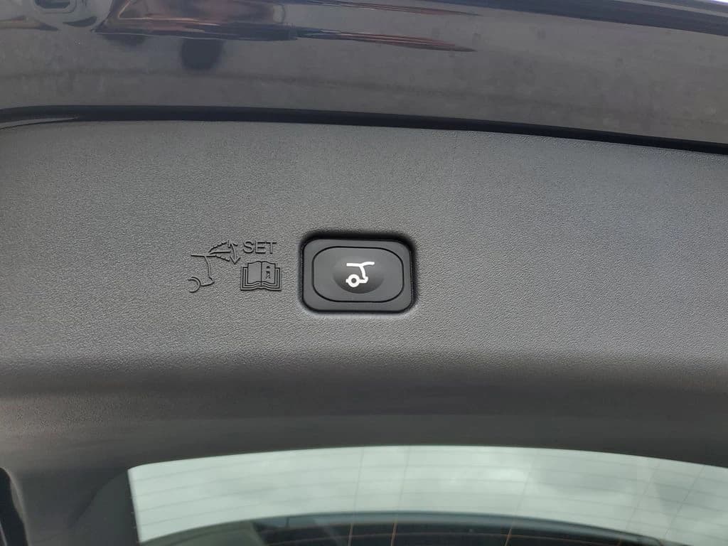 Lincoln Nautilus Premiere AWD 2026 — side view