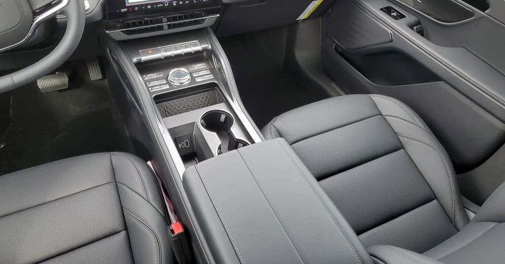 Lincoln Nautilus Premiere AWD 2026 — side view