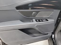 Lincoln Nautilus Premiere AWD 2026 — side view