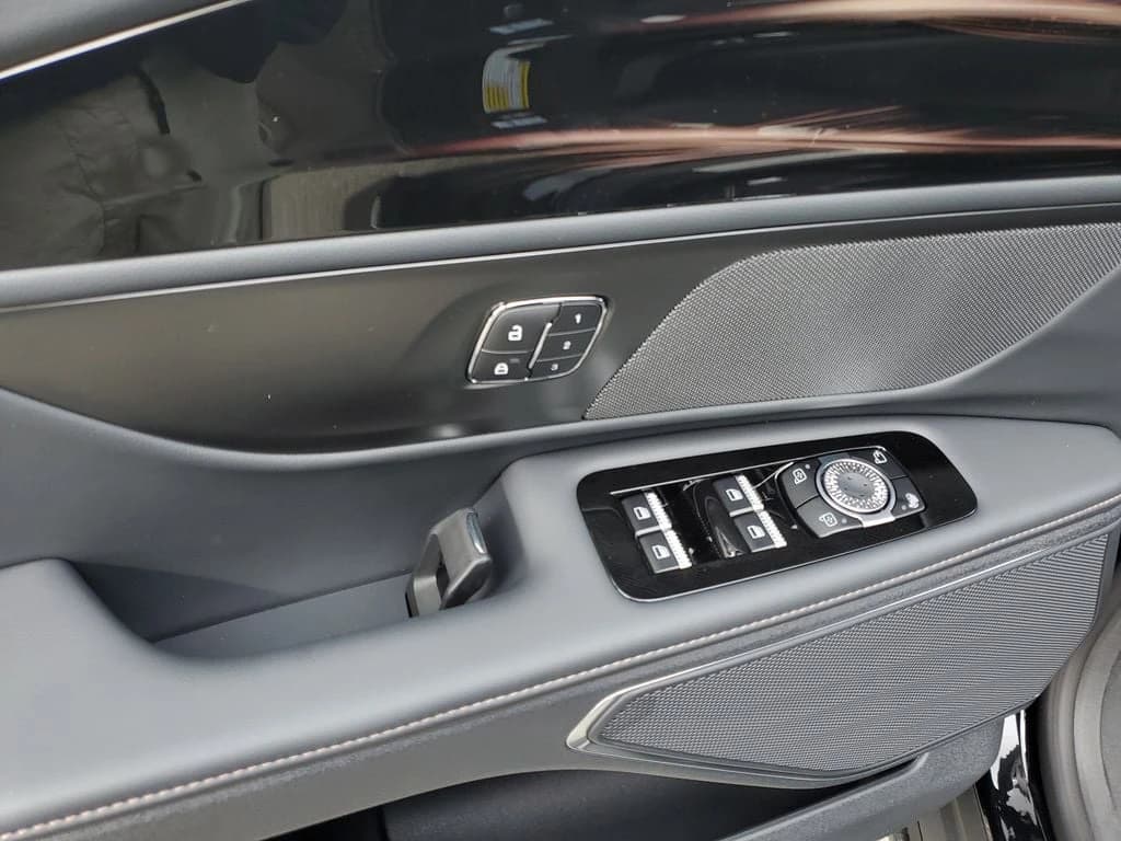 Lincoln Nautilus Premiere AWD 2026 — side view