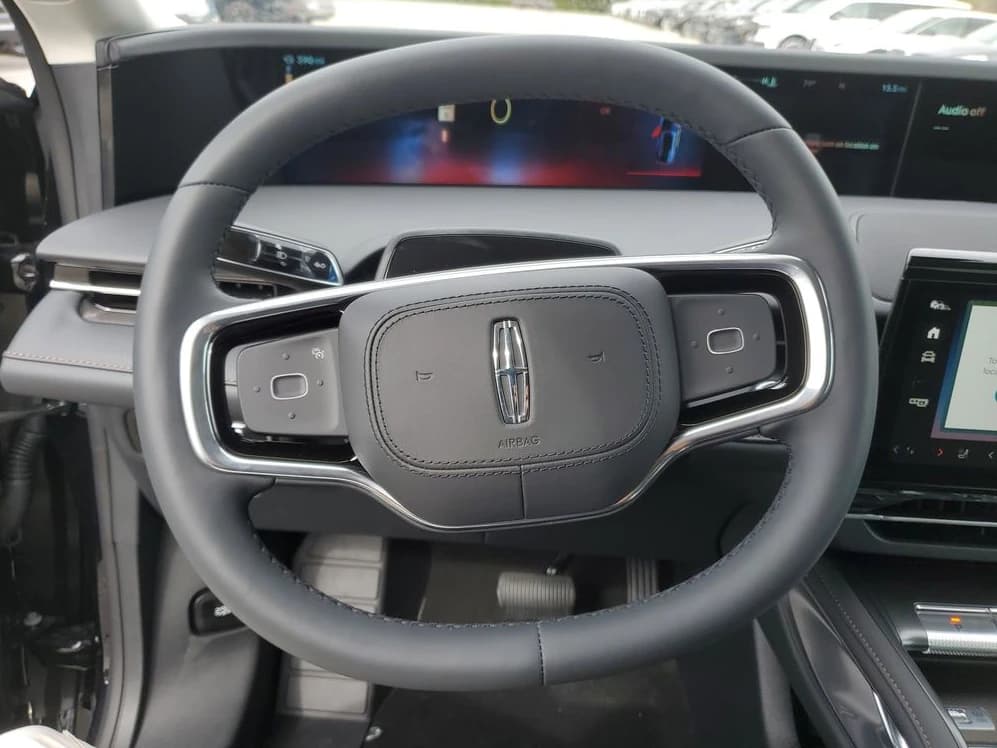 Lincoln Nautilus Premiere AWD 2026 — side view