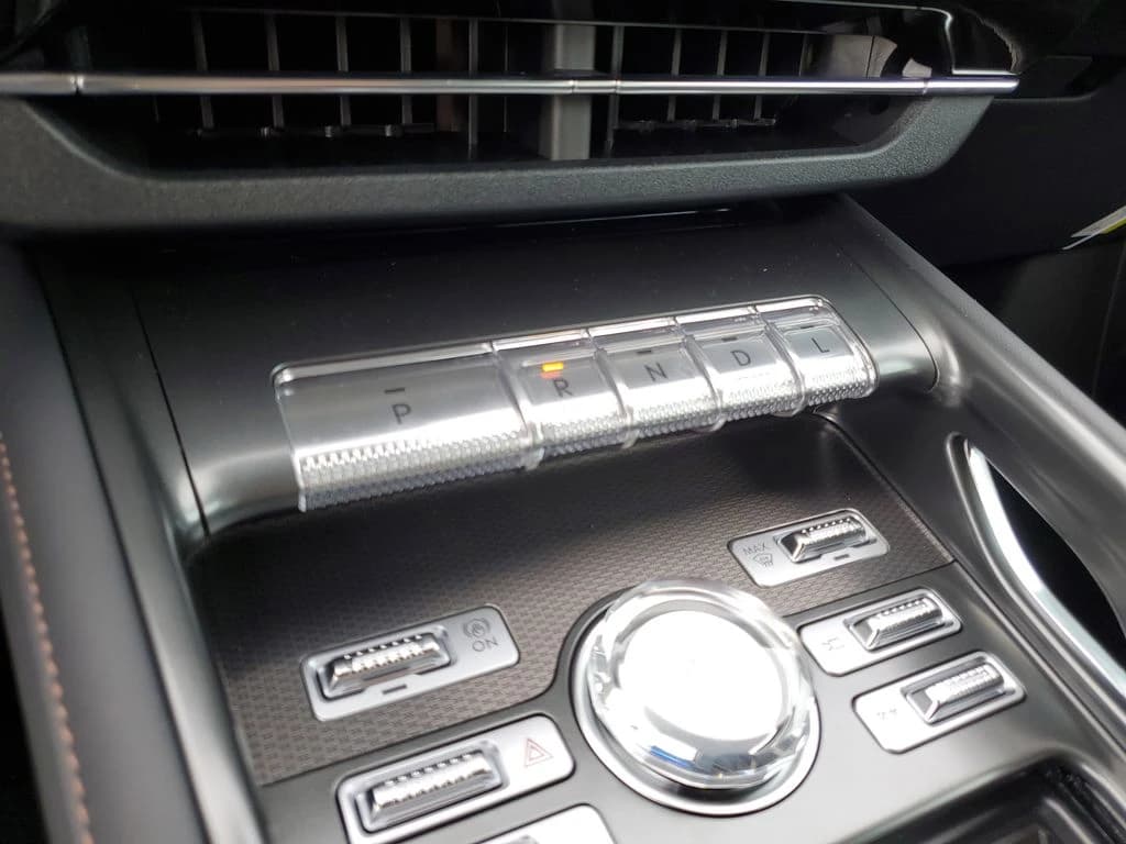 Lincoln Nautilus Premiere AWD 2026 — side view