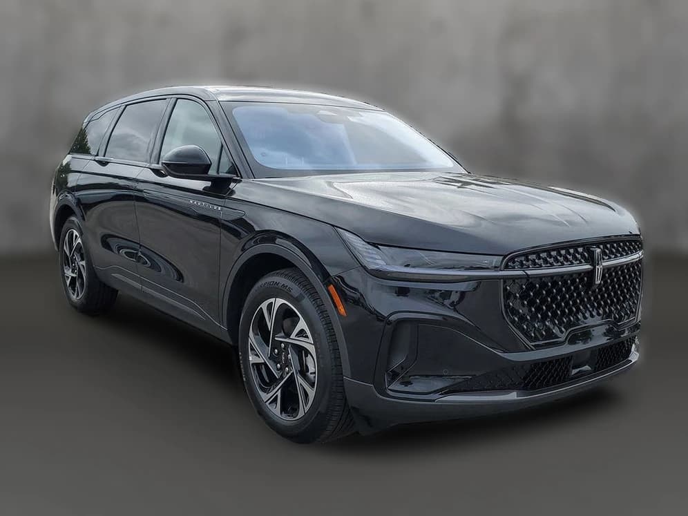 Lincoln Nautilus Premiere AWD 2026 — side view