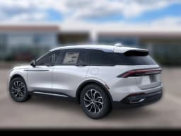 Lincoln Nautilus Premiere AWD 2026 — side view