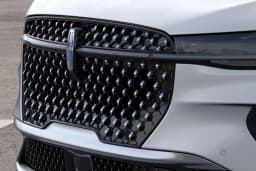 Lincoln Nautilus Premiere AWD 2026 — side view