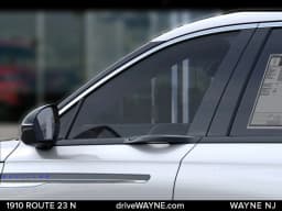 Lincoln Nautilus Premiere AWD 2026 — side view