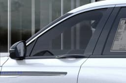 Lincoln Nautilus Premiere AWD 2026 — side view