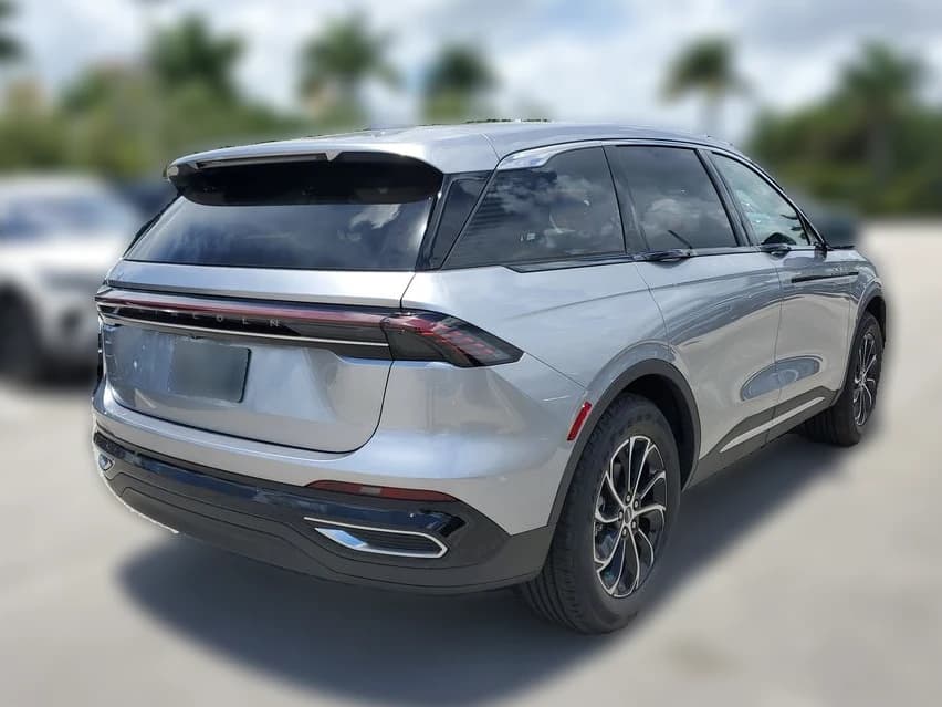 Lincoln Nautilus Premiere AWD 2026 — side view