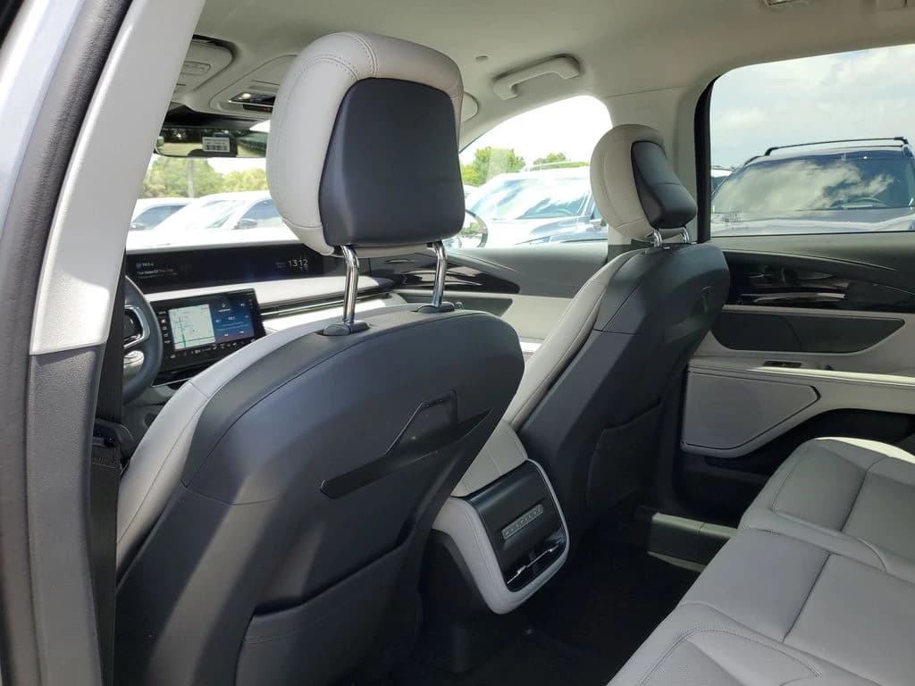 Lincoln Nautilus Premiere AWD 2026 — side view