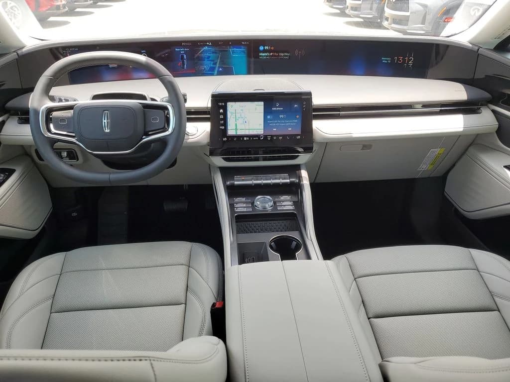 Lincoln Nautilus Premiere AWD 2026 — side view