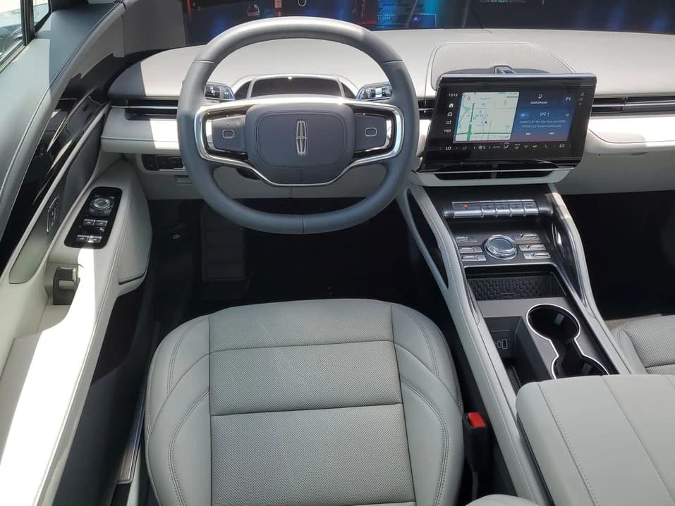Lincoln Nautilus Premiere AWD 2026 — side view