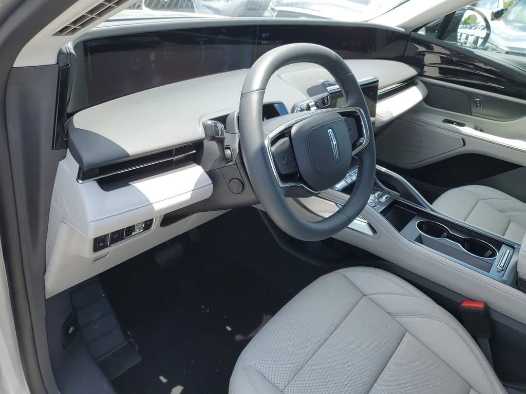 Lincoln Nautilus Premiere AWD 2026 — side view