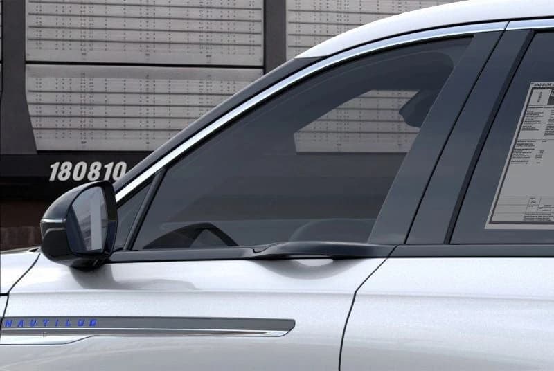 Lincoln Nautilus Premiere AWD 2026 — side view