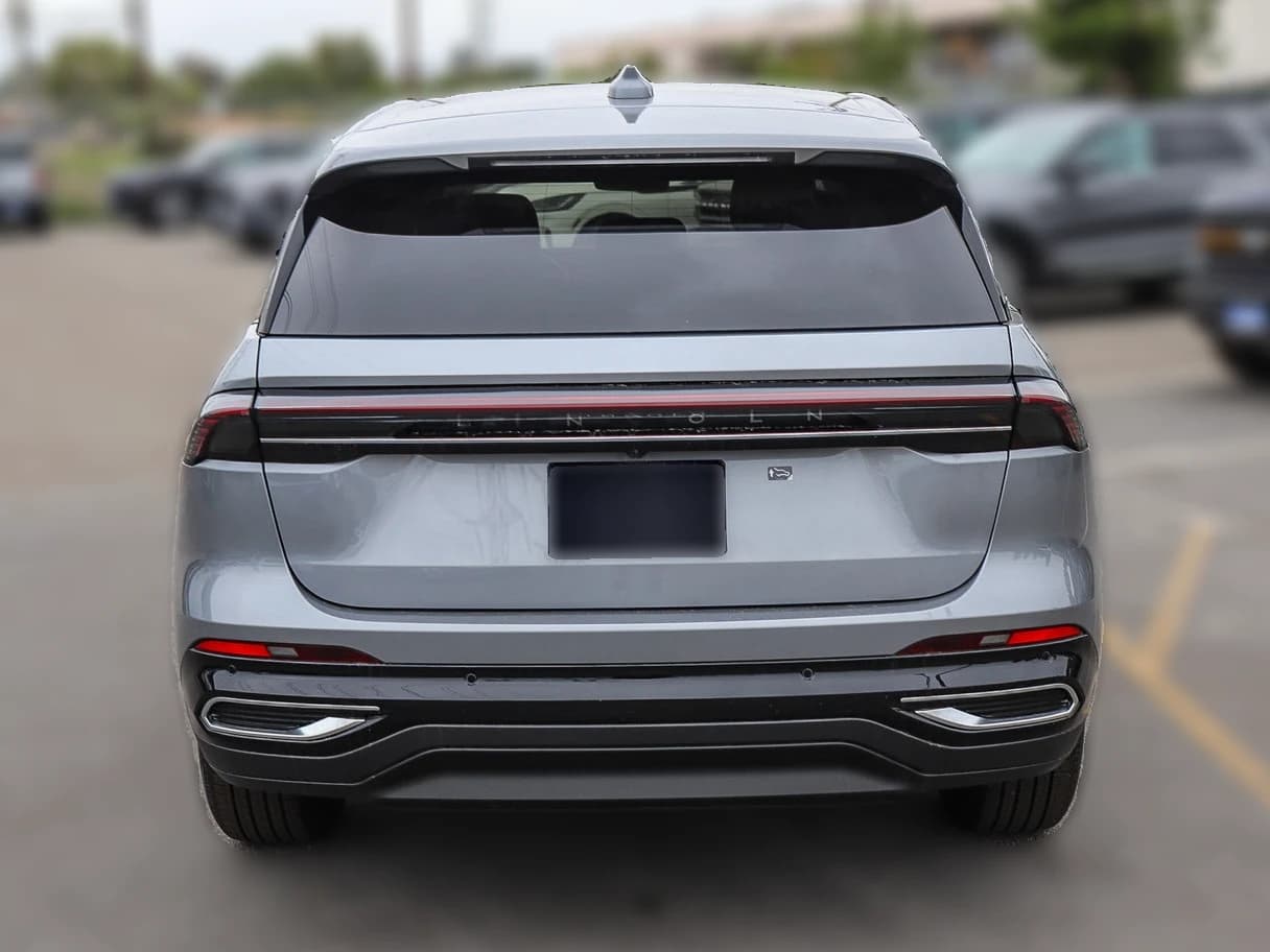 Lincoln Nautilus Premiere AWD 2025 — side view
