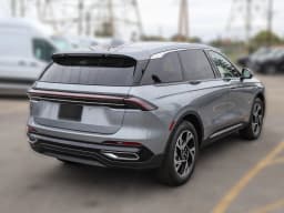 Lincoln Nautilus Premiere AWD 2025 — side view
