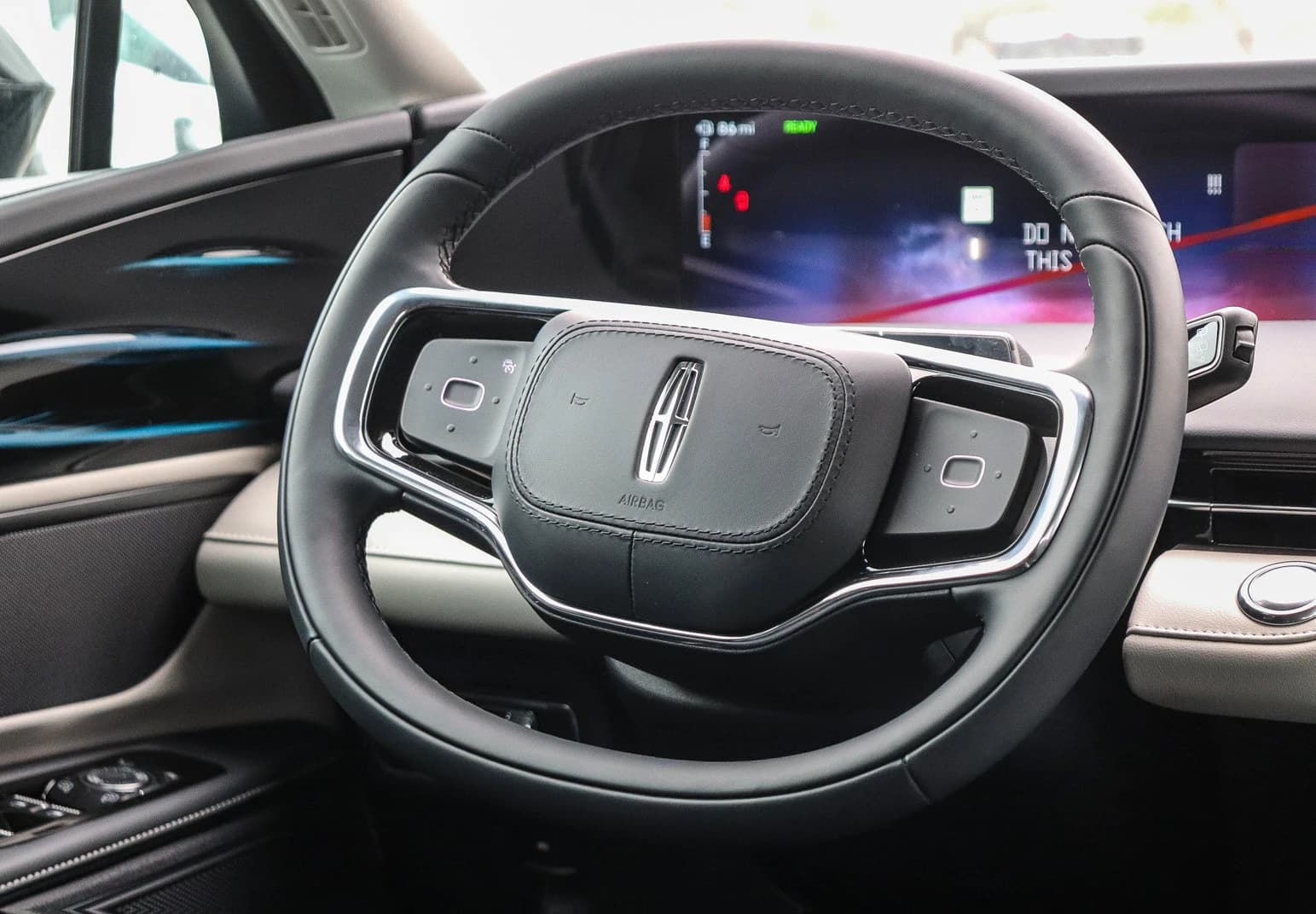 Lincoln Nautilus Premiere AWD 2025 — side view