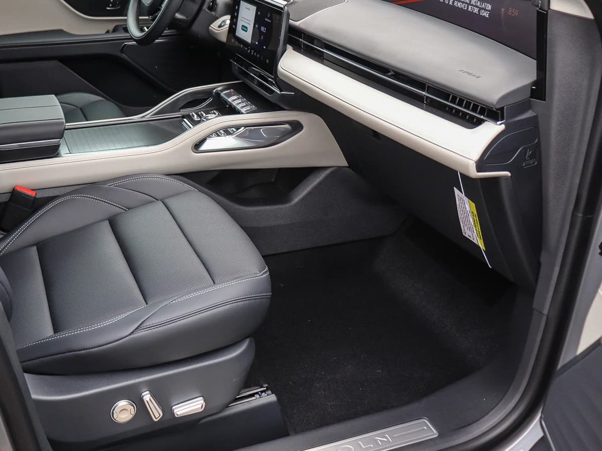 Lincoln Nautilus Premiere AWD 2025 — side view