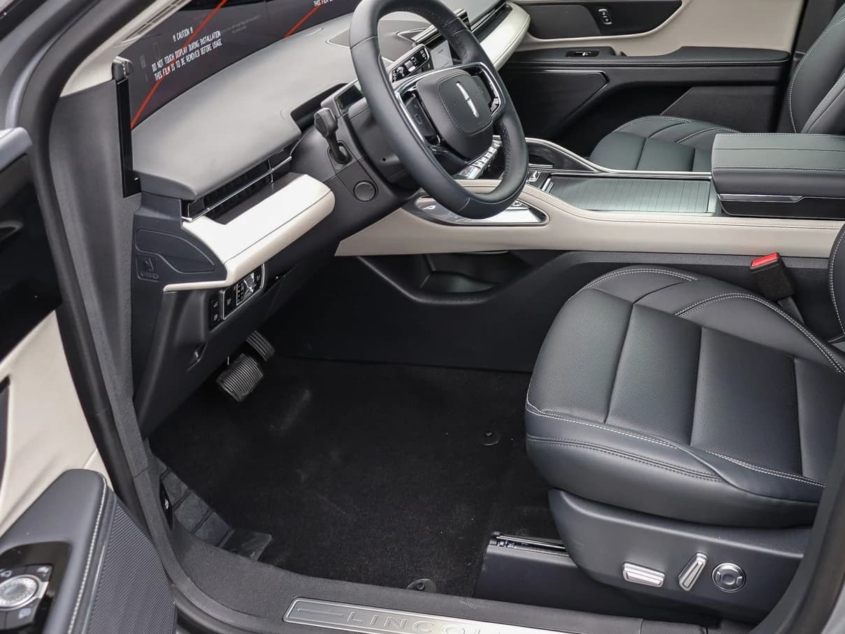 Lincoln Nautilus Premiere AWD 2025 — side view