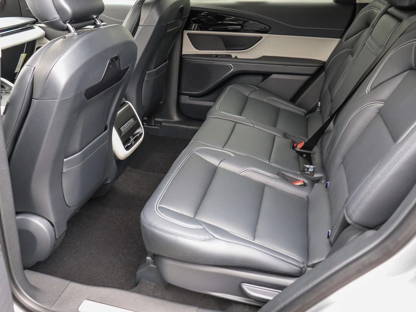 Lincoln Nautilus Premiere AWD 2025 — side view