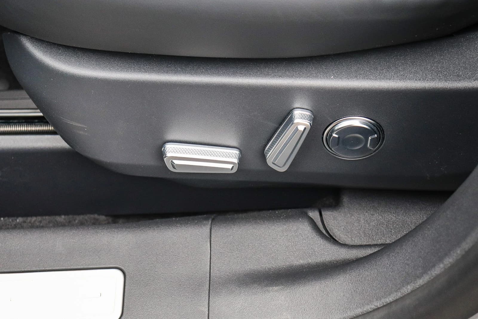 Lincoln Nautilus Premiere AWD 2025 — side view
