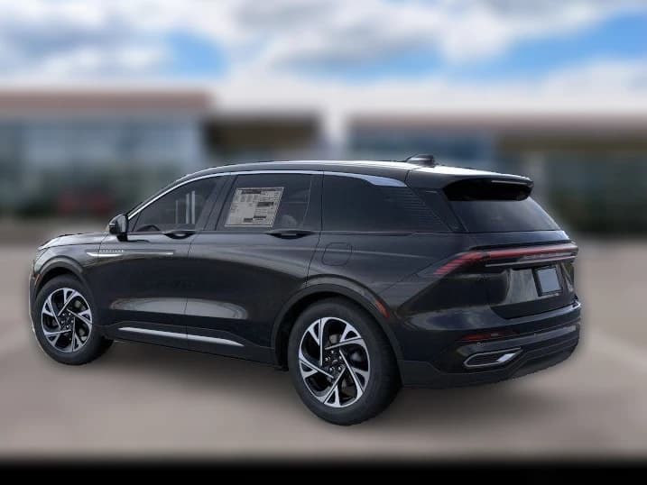 Lincoln Nautilus Premiere AWD 2026 — side view