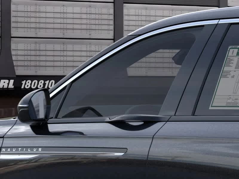 Lincoln Nautilus Premiere AWD 2026 — side view