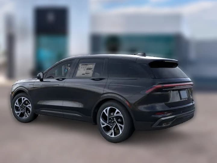 Lincoln Nautilus Premiere AWD 2026 — side view