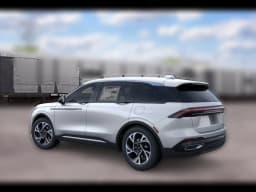 Lincoln Nautilus Premiere AWD 2026 — side view