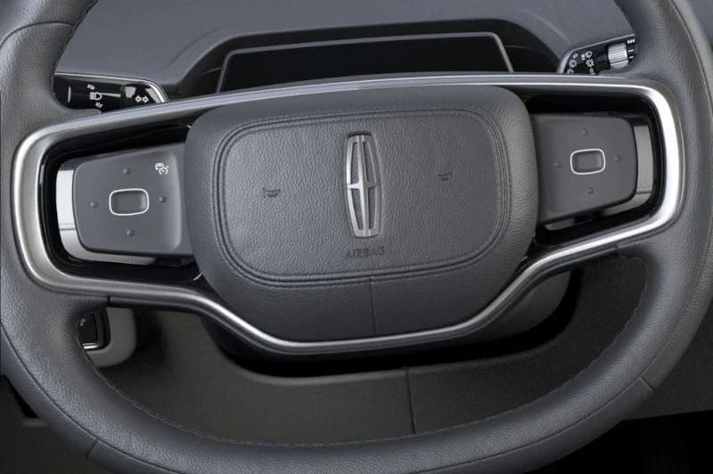 Lincoln Nautilus Premiere AWD 2026 — side view