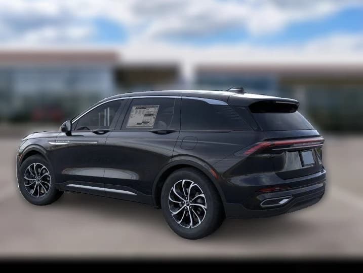 Lincoln Nautilus Premiere AWD 2026 — side view