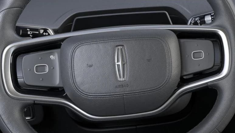 Lincoln Nautilus Premiere AWD 2026 — side view