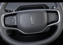 Lincoln Nautilus Premiere AWD 2026 — side view