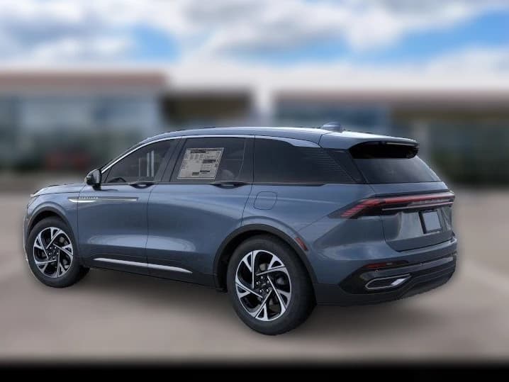 Lincoln Nautilus Premiere AWD 2026 — side view