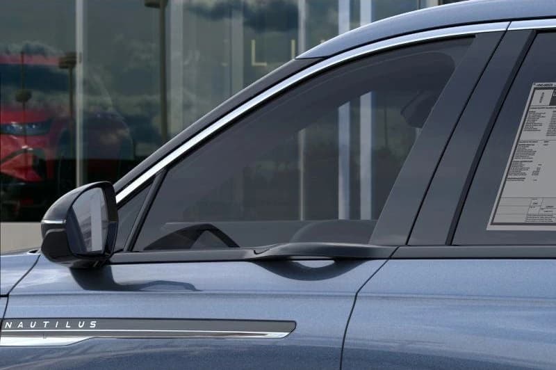 Lincoln Nautilus Premiere AWD 2026 — side view